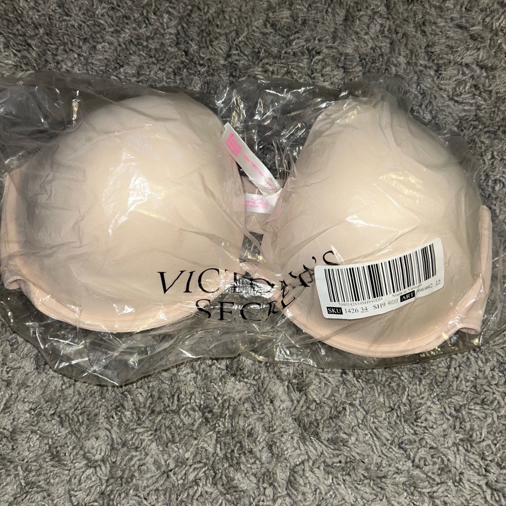 BNWT Pink VS women’s bra